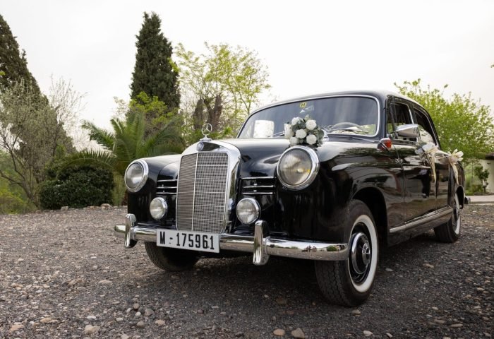Coche clásico Mercedes Pontón preparado para una boda